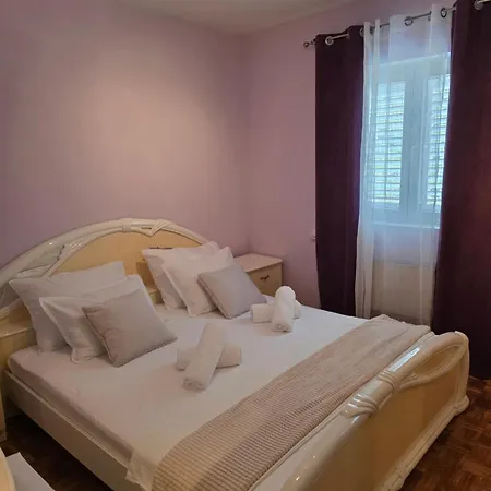 Nano Daire Smokvica (Korcula)